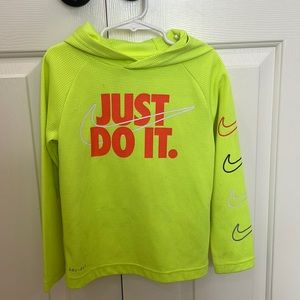 Nike boys dry fit long sleeve shirt 4-5 YRS